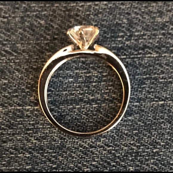 𝅺Cubic Zirconia Silver Ring, size 6 - Picture 2 of 3